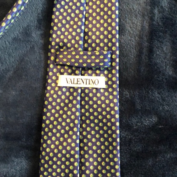 Valentino tie - Picture 3 of 3